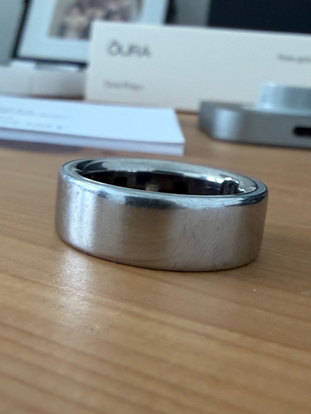 Oura Ring Gen 4 Smart Ring - Silver Finish (Size 9) - Picture 4 of 4